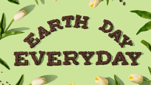 Scritta: Earth Day Every Day circondata da fiori