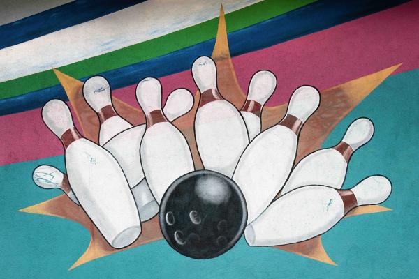Murales con il gioco del bowling